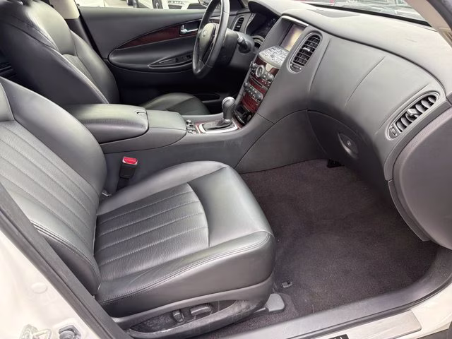 2017 Majestic White Infiniti QX50 Base RWD SUV