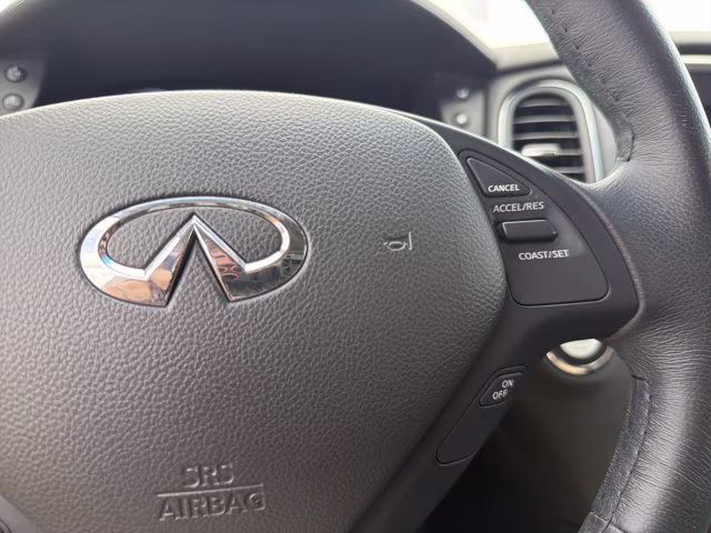 2017 Majestic White Infiniti QX50 Base RWD SUV