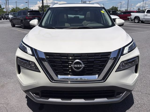 2023 Pearl White Tricoat Nissan Rogue SL FWD SUV