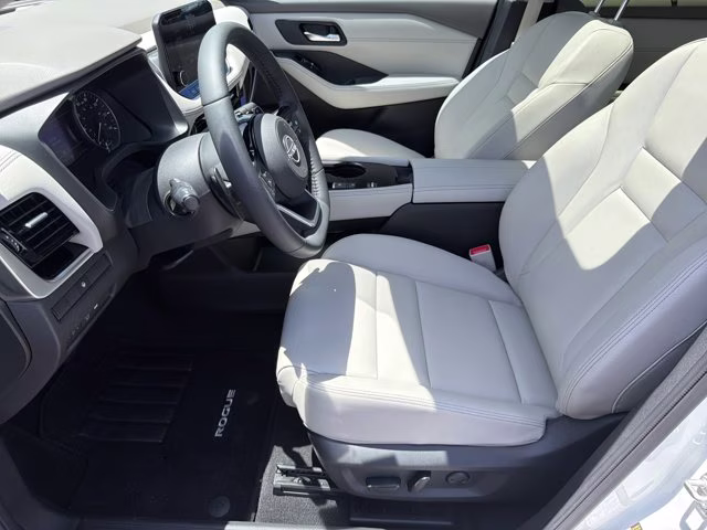 2023 Pearl White Tricoat Nissan Rogue SL FWD SUV