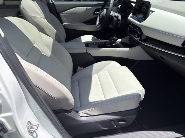 2023 Pearl White Tricoat Nissan Rogue SL FWD SUV