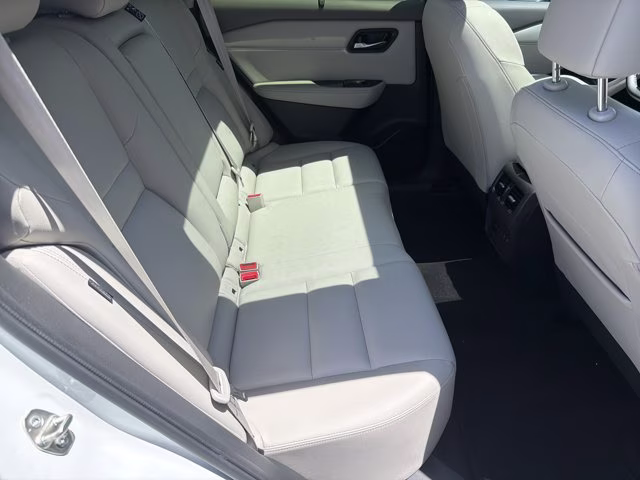 2023 Pearl White Tricoat Nissan Rogue SL FWD SUV