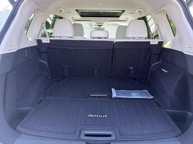 2023 Pearl White Tricoat Nissan Rogue SL FWD SUV