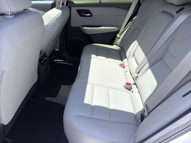 2023 Pearl White Tricoat Nissan Rogue SL FWD SUV