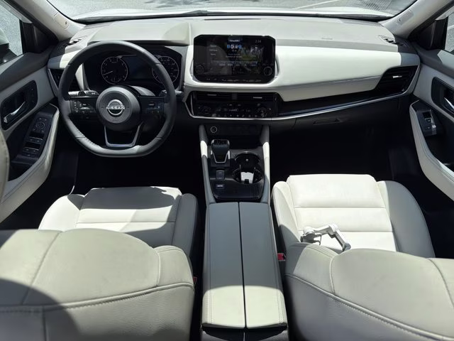 2023 Pearl White Tricoat Nissan Rogue SL FWD SUV
