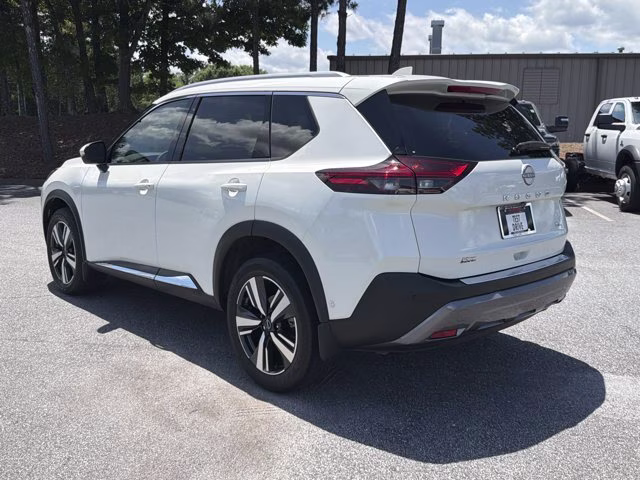 2023 Pearl White Tricoat Nissan Rogue SL FWD SUV