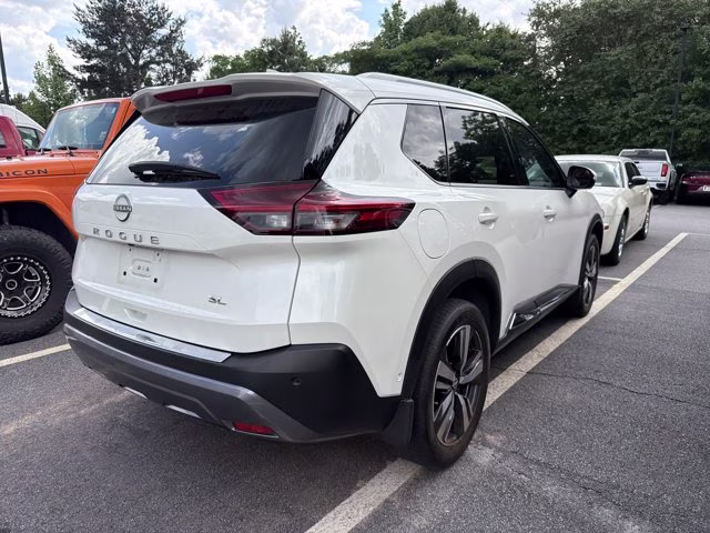 2023 Pearl White Tricoat Nissan Rogue SL FWD SUV