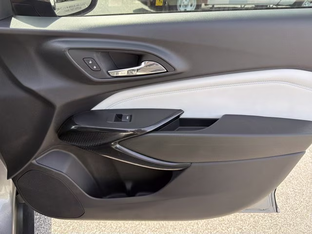 2025 Sterling Gray Metallic Chevrolet Trax LT FWD SUV
