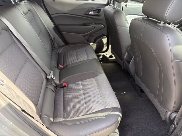 2025 Sterling Gray Metallic Chevrolet Trax LT FWD SUV
