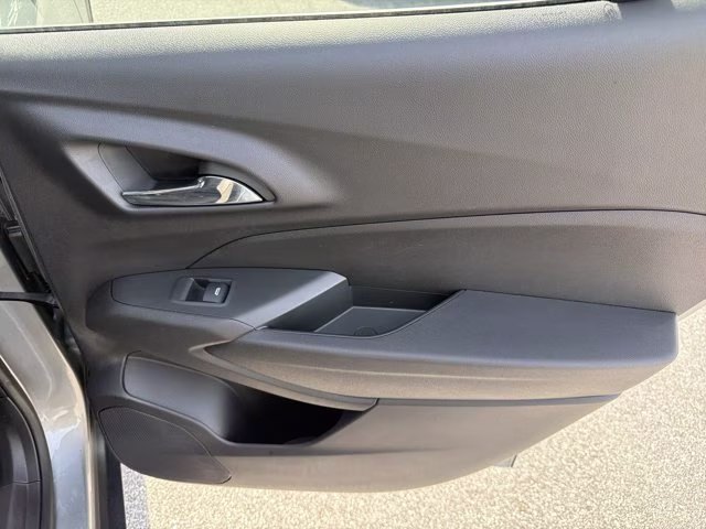 2025 Sterling Gray Metallic Chevrolet Trax LT FWD SUV
