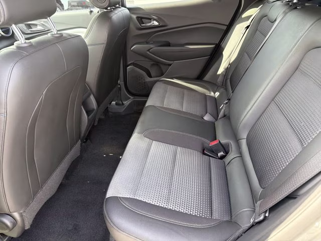2025 Sterling Gray Metallic Chevrolet Trax LT FWD SUV