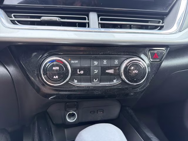 2025 Sterling Gray Metallic Chevrolet Trax LT FWD SUV