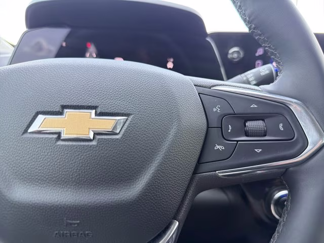 2025 Sterling Gray Metallic Chevrolet Trax LT FWD SUV