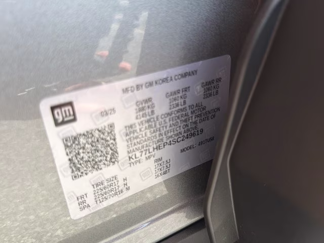2025 Sterling Gray Metallic Chevrolet Trax LT FWD SUV