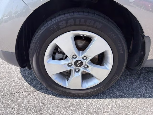 2019 Titanium Gray Kia Soul Base FWD Hatchback