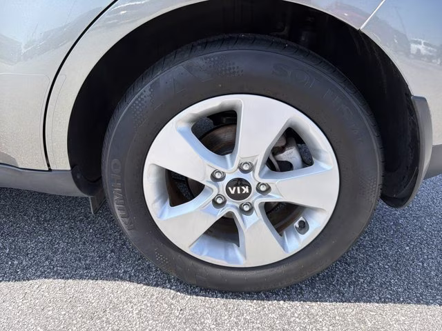 2019 Titanium Gray Kia Soul Base FWD Hatchback