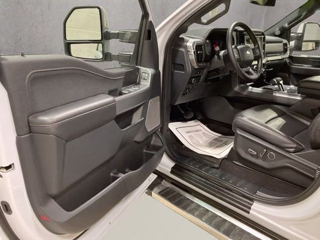2025 Space White Metallic Ford F-150 Lariat 4X4 Truck
