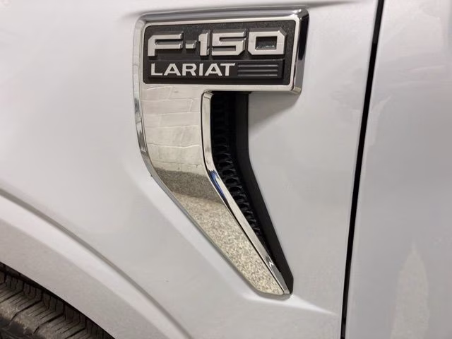 2025 Space White Metallic Ford F-150 Lariat 4X4 Truck