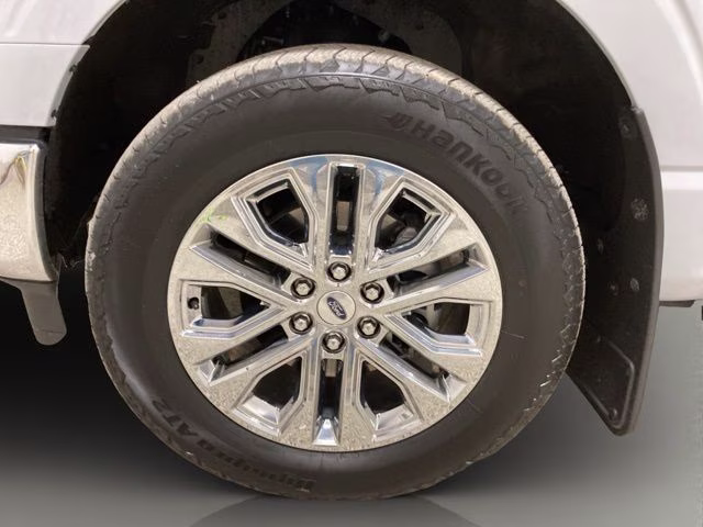 2025 Space White Metallic Ford F-150 Lariat 4X4 Truck