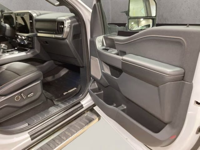 2025 Space White Metallic Ford F-150 Lariat 4X4 Truck