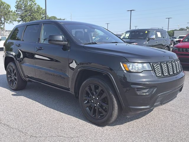 2019 Diamond Black Crystal Pearlcoat Jeep Grand Cherokee Altitude 4X4 SUV