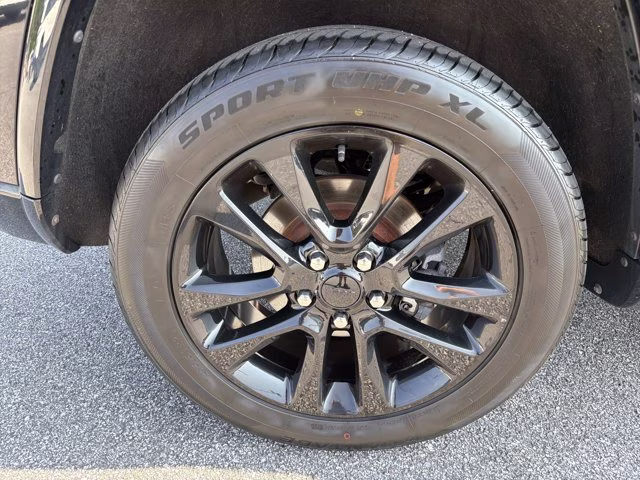 2019 Diamond Black Crystal Pearlcoat Jeep Grand Cherokee Altitude 4X4 SUV