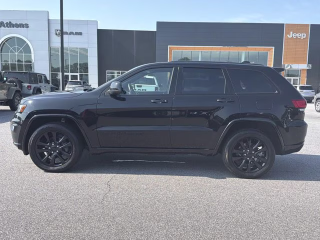 2019 Diamond Black Crystal Pearlcoat Jeep Grand Cherokee Altitude 4X4 SUV