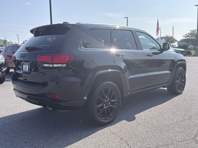 2019 Diamond Black Crystal Pearlcoat Jeep Grand Cherokee Altitude 4X4 SUV