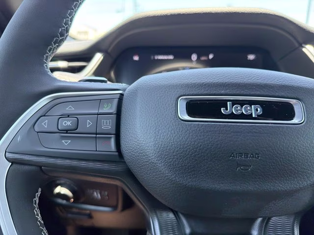 2026 Diamond Black Crystal Pearlcoat Jeep Grand Cherokee Laredo X RWD SUV