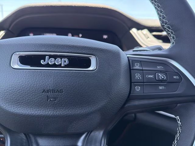 2026 Diamond Black Crystal Pearlcoat Jeep Grand Cherokee Laredo X RWD SUV