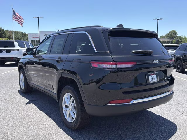 2026 Diamond Black Crystal Pearlcoat Jeep Grand Cherokee Laredo X RWD SUV