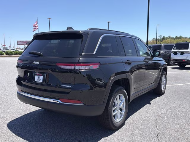 2026 Diamond Black Crystal Pearlcoat Jeep Grand Cherokee Laredo X RWD SUV