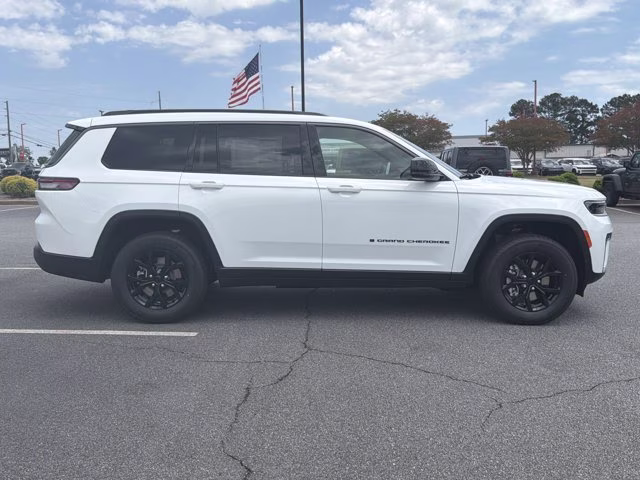 2026 Bright White Clearcoat Jeep Grand Cherokee L Laredo Altitude 4X4 SUV