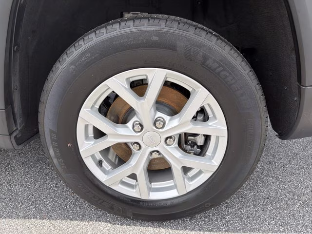 2023 Baltic Gray Metallic Clearcoat Jeep Grand Cherokee L Limited 4X4 SUV