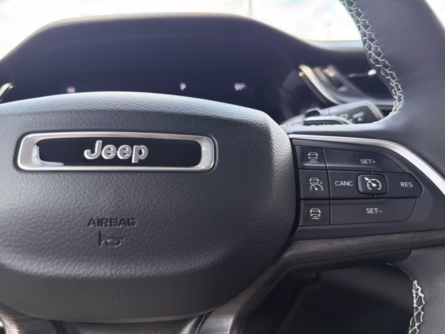 2023 Baltic Gray Metallic Clearcoat Jeep Grand Cherokee L Limited 4X4 SUV