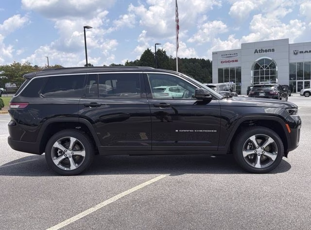2026 Diamond Black Crystal Pearlcoat Jeep Grand Cherokee L Limited 4X4 SUV