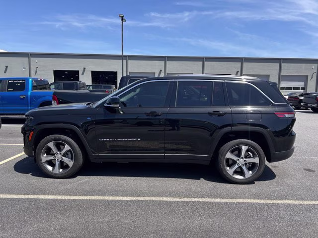 2022 Diamond Black Crystal Pearlcoat Jeep Grand Cherokee 4xe 4xe 4X4 SUV