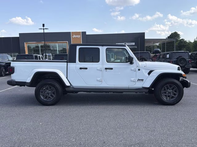 2023 Bright White Clearcoat Jeep Gladiator Sport S 4X4 Truck