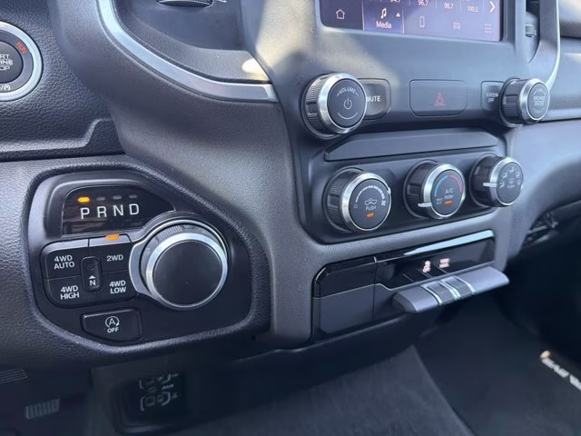 2022 Diamond Black Crystal Pearlcoat Ram 1500 Big Horn 4X4 Truck