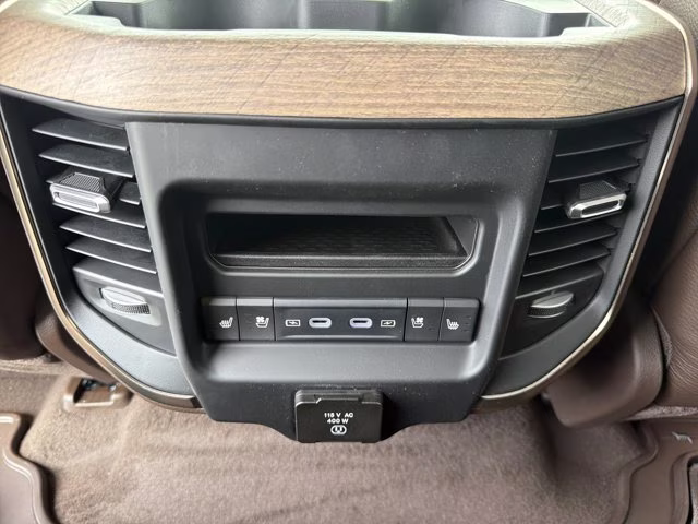 2026 Diamond Black Crystal Pearlcoat Ram 1500 Longhorn 4X4 Truck