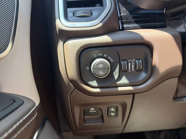 2026 Diamond Black Crystal Pearlcoat Ram 1500 Laramie 4X4 Truck