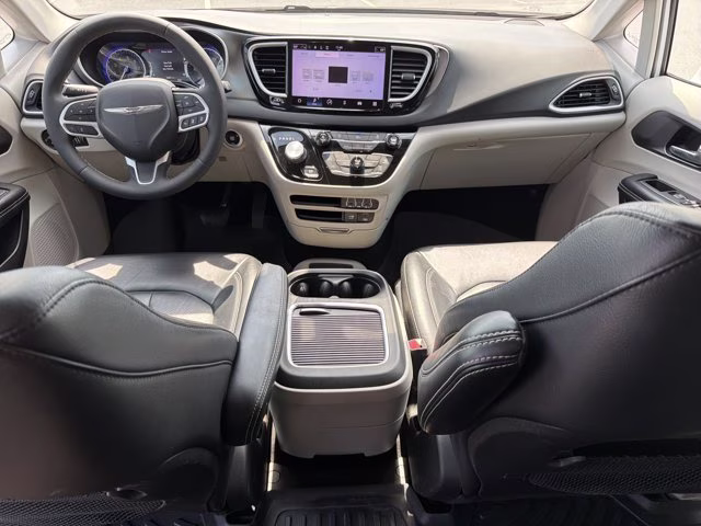 2022 Bright White Clearcoat Chrysler Pacifica Touring L FWD Van