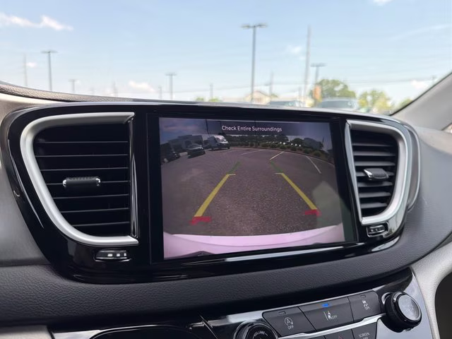 2022 Bright White Clearcoat Chrysler Pacifica Touring L FWD Van