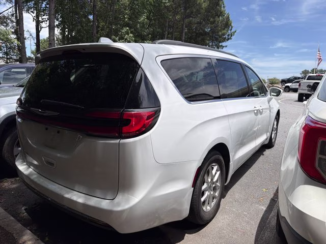 2022 Bright White Clearcoat Chrysler Pacifica Touring L FWD Van