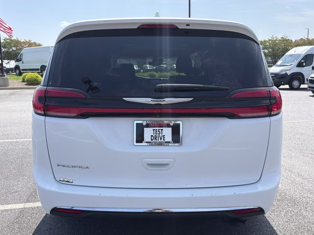 2022 Bright White Clearcoat Chrysler Pacifica Touring L FWD Van