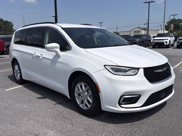 2022 Bright White Clearcoat Chrysler Pacifica Touring L FWD Van