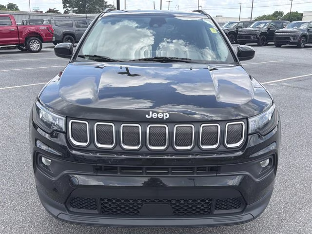 2022 Diamond Black Crystal Pearlcoat Jeep Compass Latitude 4X4 SUV