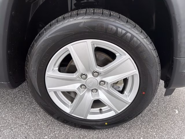 2022 Diamond Black Crystal Pearlcoat Jeep Compass Latitude 4X4 SUV