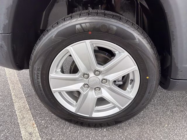 2022 Diamond Black Crystal Pearlcoat Jeep Compass Latitude 4X4 SUV