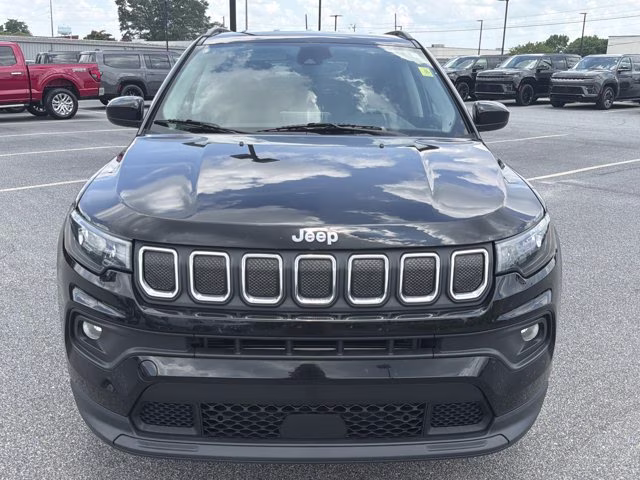 2022 Diamond Black Crystal Pearlcoat Jeep Compass Latitude 4X4 SUV